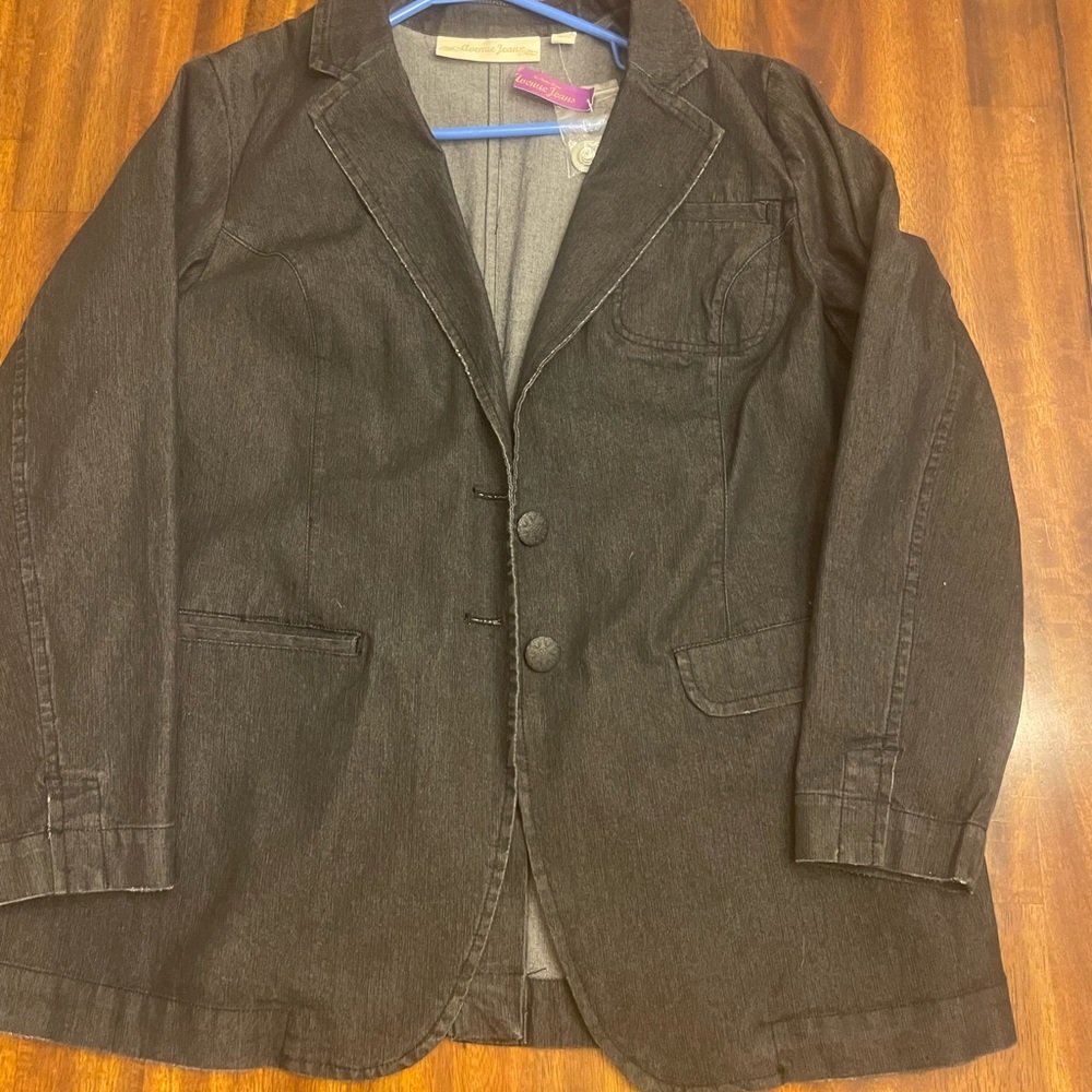 Avenue jeans NWT black denim jacket. Blazer style size 18/20.